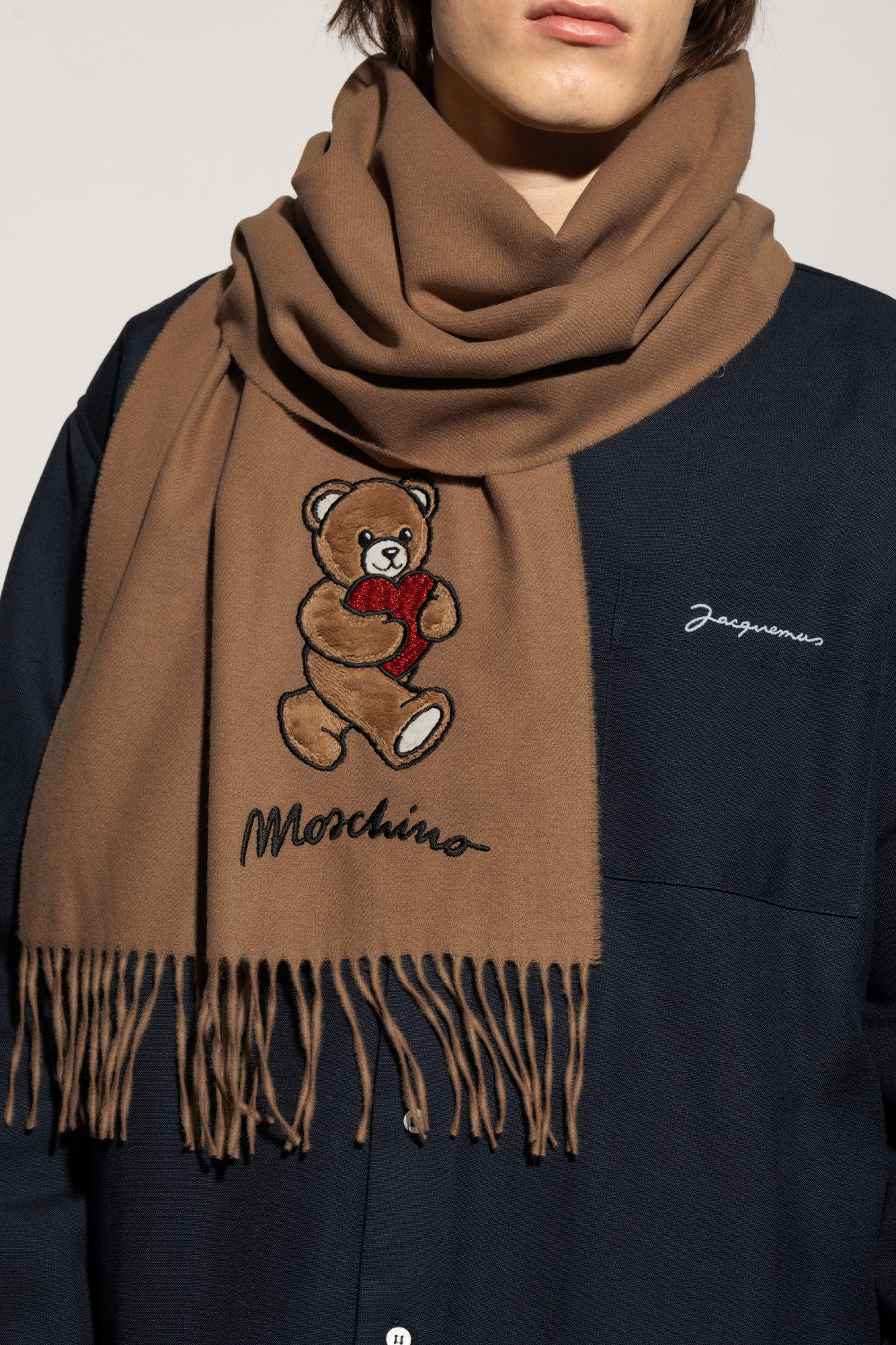 スカーフ Moschino SCARF (A33805403 0103) Beige Wool scarf with a characteristic bear motif Moschino